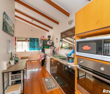 3 BEDROOM HOME WITH BEAUFITUL VIEWS!! - Photo 4