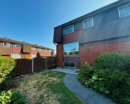 5 Banner Rd, Briar Green - Leslie Park, Ottawa, ON - Photo 5