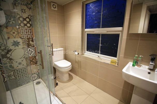 6 bedroom terraced house to rent - Photo 1