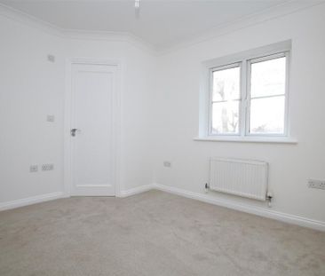 2 bedroom end of terrace house to rent - Photo 2