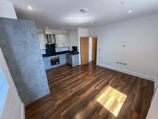 1 Bed Flat, Staines Road, TW3 - Photo 1