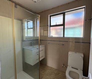 Newly renovated home - Gated & walk to Middlemore - Photo 6