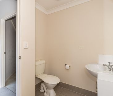 TIDY TOWNHOUSE IN CENTRAL LOCATION - Photo 6