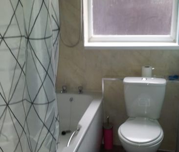 Room in a Shared House, Alfreton Road, NG7 - Photo 3