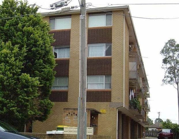 AFFORDABLE 2-BEDROOM UNIT – WALK TO CBD - Photo 1