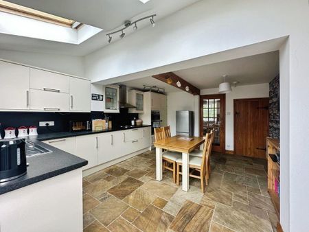 2 bedroom end of terrace house to rent - Photo 5