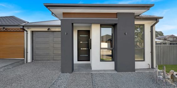 Brand New Beautiful Family Home in the faster growing estate of Wollert! - Photo 3