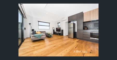 Three-Bedroom Townhouse – Altona North - Photo 4