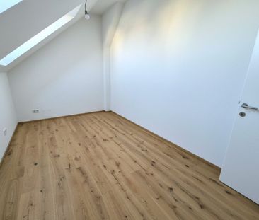 Altbauflair im Dachgeschoss – lichtdurchflutete, großzügige Räume m... - Foto 4