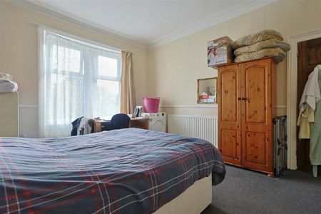 3 bedroom Flat to rent in Beaconsfield Street, Arthurs Hill, Newcastle upon Tyne - Photo 4