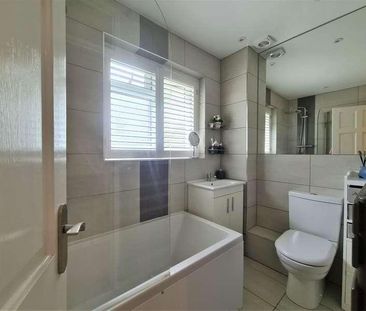 Acorn Grove, Ruislip, HA4 - Photo 1