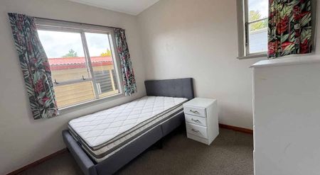 Partially furnished, rent includes gardening. - Photo 2