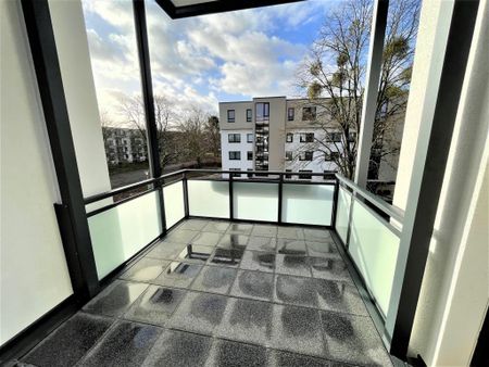 Moderne 3-Zimmer-Etagenwohnung mit Laminat und großem Balkon in Wolfsburg - Photo 5