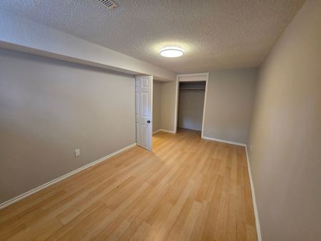 For Lease - 209 Septonne Avenue Unit# B, Newmarket, Ontario - Photo 3