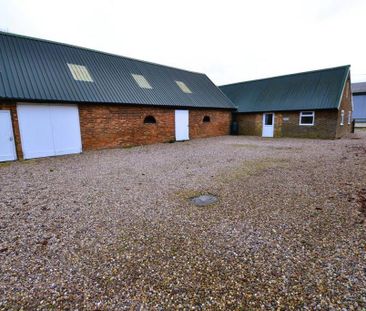 4 bedroom detached house to rent - Photo 2