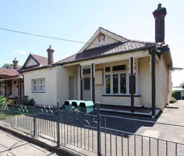 Charming Apartment in Prime Dulwich Hill Location - Photo 4