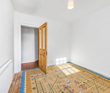 Manor Park, Chislehurst, BR7 - Photo 4