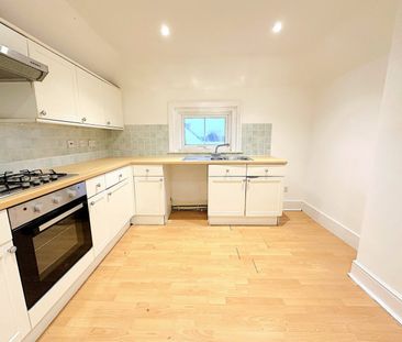 A 2 Bedroom Flat Instruction to Let in Bexhill On Sea - Photo 5