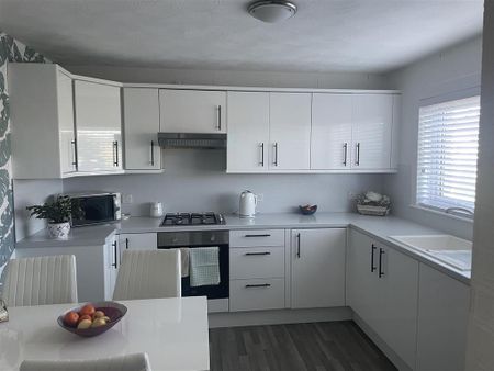 3 bedroom terraced house to rent - Photo 3
