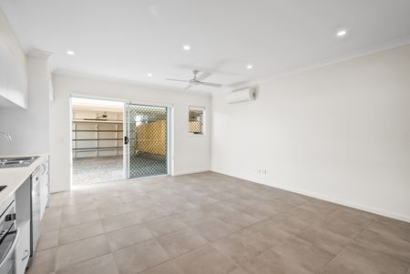 Modern and Cozy Home in Prime Location - AC & Ceiling Fans - $545 increasing to $555 from 29/10/2026 - Photo 2