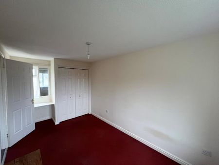 4 bedroom semi-detached house to rent - Photo 4
