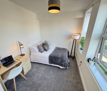3 Bed Terraced House, Lumley Walk, LS4 - Photo 2