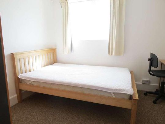 Bedroom Detached House In Winton, BH9 - Photo 1
