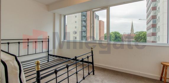 2 bedroom flat to rent - Photo 2