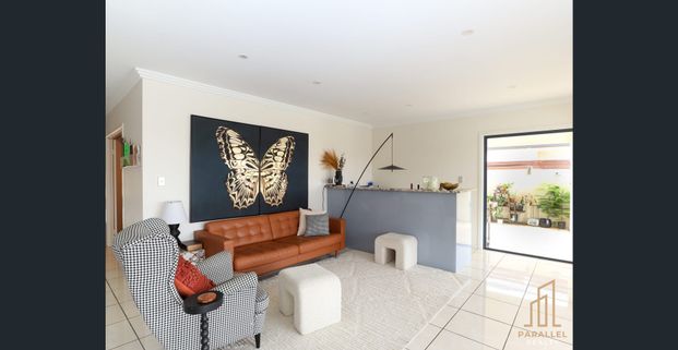 Stunning Waterfront Family Home for Rent - with option to be furnished - Photo 1