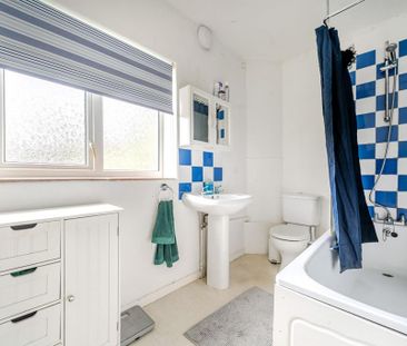 4 bedroom semi-detached house to rent - Photo 2