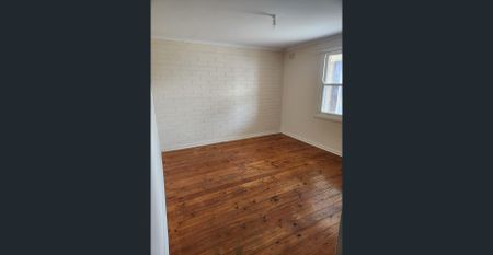 Low Maintenance! - Photo 3