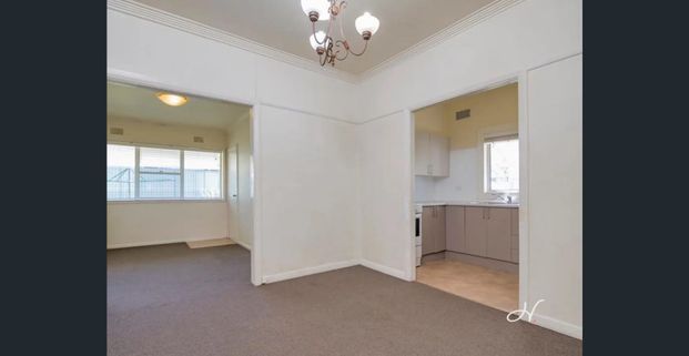 CONVENIENT HOME WITH EASY ACCESS TO NEWCASTLE UNIVERSITY - Photo 1