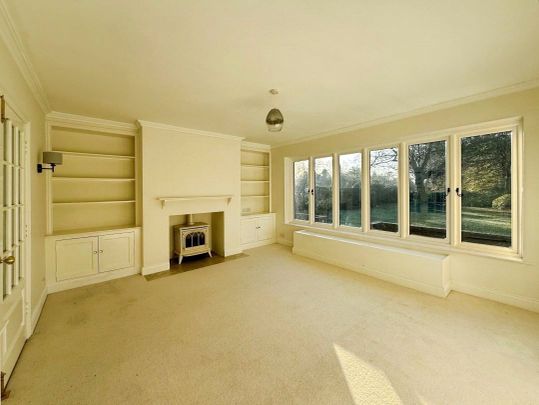 Knowl Hill, Woking, Surrey, GU22 7HL - Photo 1