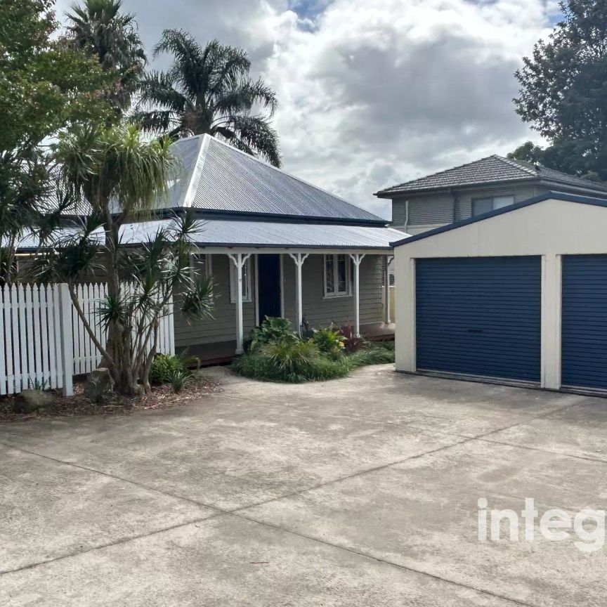 Full of Charm - Photo 1