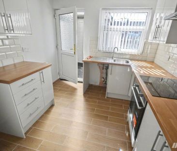 3 bedroom terraced house to rent - Photo 4