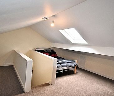Fantastic 3 bedroom flat - Photo 2