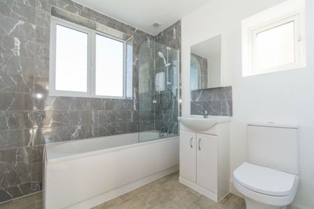 3 Bed Detached House in Moordown - Photo 4