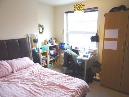 4 bedroom terraced house to rent - Photo 2
