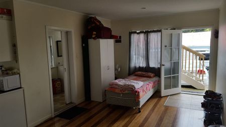 Charming 2BR Onehunga Unit w/AC! - Photo 5