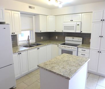 For Lease - 216 Carillon Street Unit# 2, Vanier and Kingsview Park,... - Photo 2