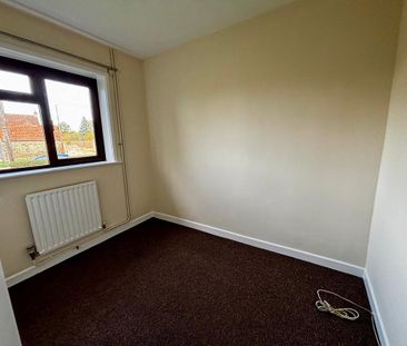 2 bedroom semi-detached bungalow to rent - Photo 2