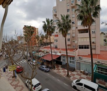 Encantador Piso Reformado en La Carihuela en urbanización con Pisci... - Foto 6