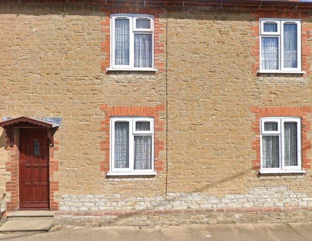 High Street, Harrold MK43, London - Photo 1