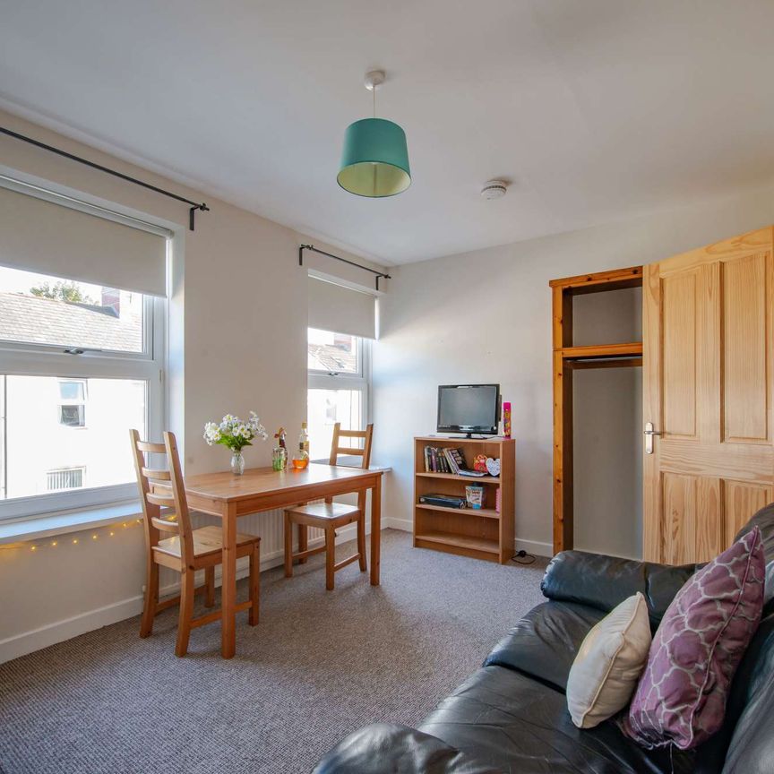 Ideal location for all Universities! - Photo 1