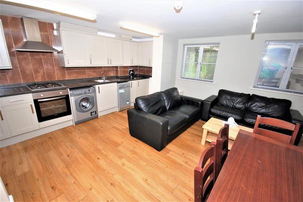 5 bedroom apartment to rent - Photo 1