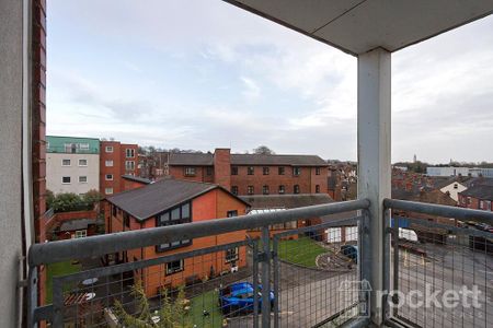 2 bedroom penthouse to rent - Photo 3