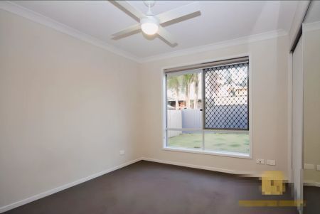 4 bed 2 bath - Photo 2