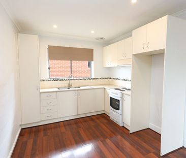 LIGHT. BRIGHT, SPACIOUS 2BR APARTMENT CLOSE TO TRAM - Photo 3