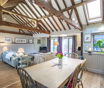 2 bedroom character property to rent - Photo 3