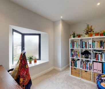 4 bedroom semi-detached house to rent - Photo 4